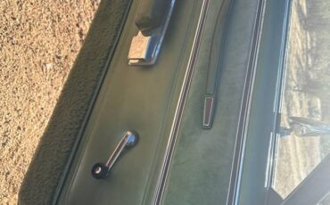 Plymouth-sport-fury-1977-green-14