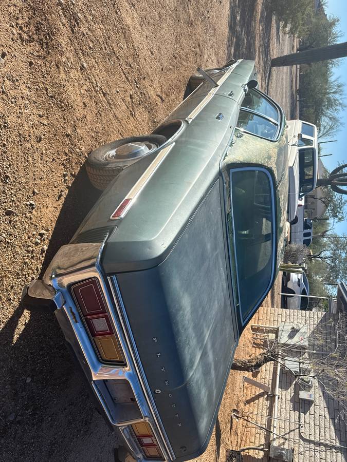 Plymouth-sport-fury-1977-green-2