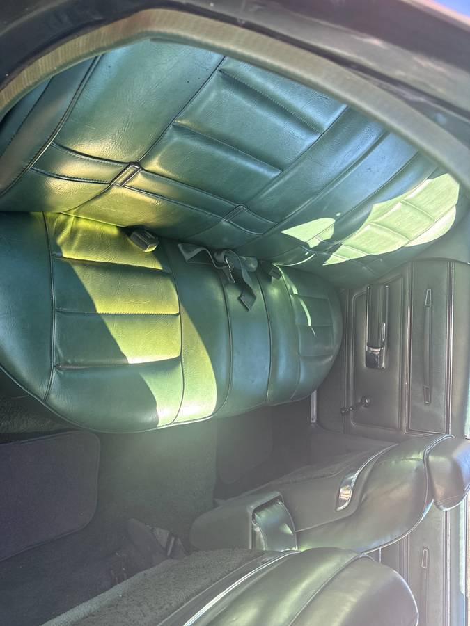 Plymouth-sport-fury-1977-green-6