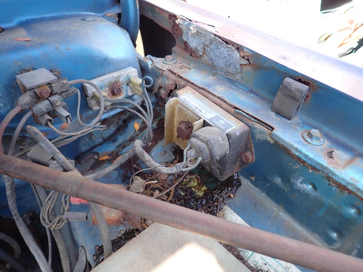 Plymouth-svamp-1975-blue-4