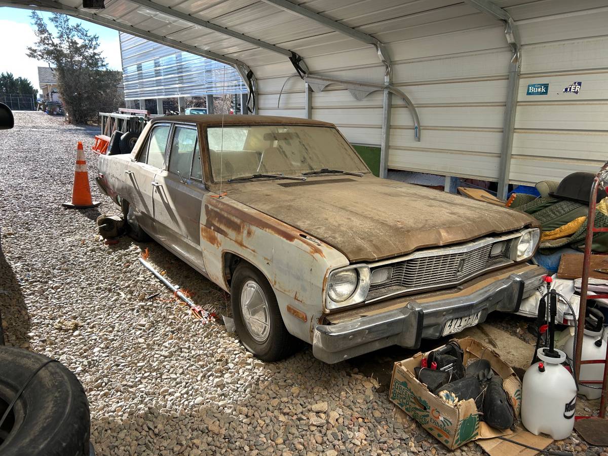 Plymouth-valiant-1975-brown-2