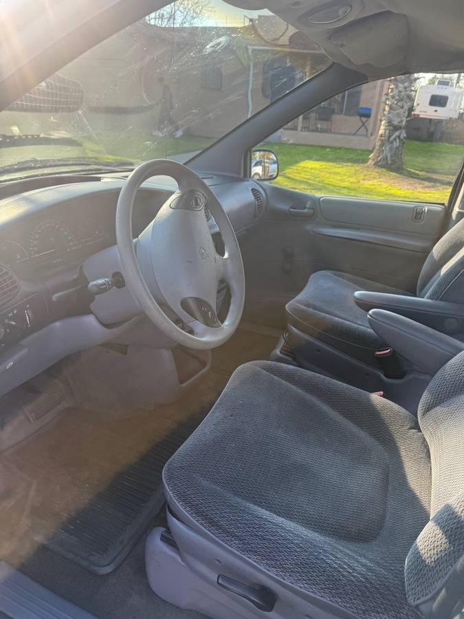 Plymouth-voyager-1996-2