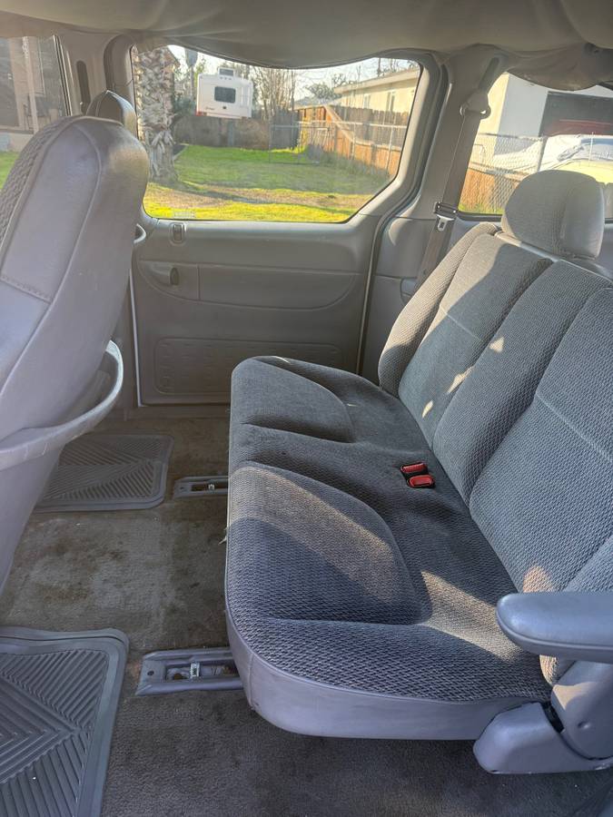 Plymouth-voyager-1996-3