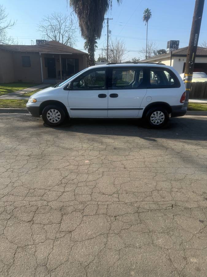 Plymouth-voyager-1996