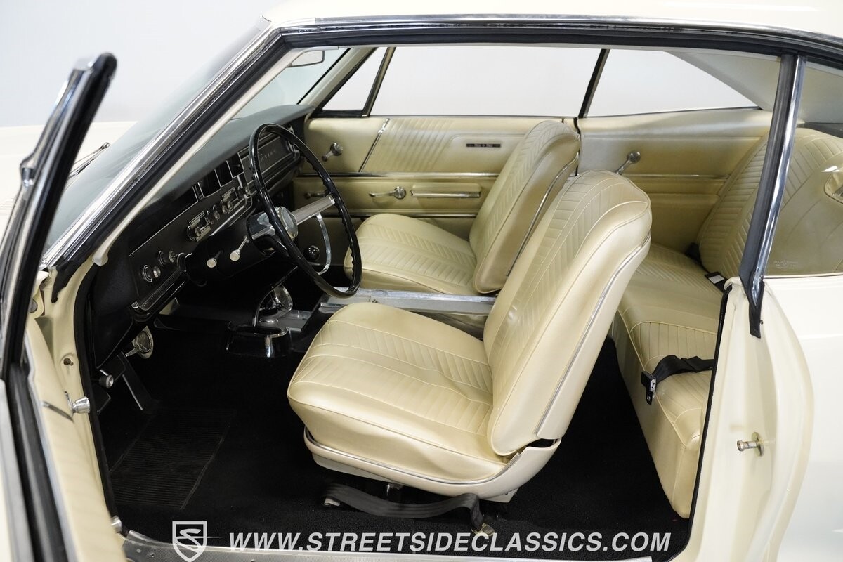 Pontiac-22-1966-Hardtop-3