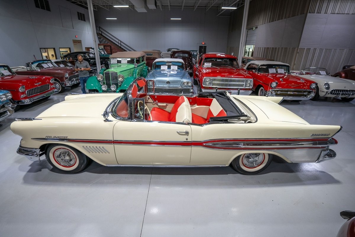 Pontiac-Bonneville-1957-Convertible-11