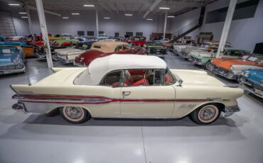 Pontiac-Bonneville-1957-Convertible-15