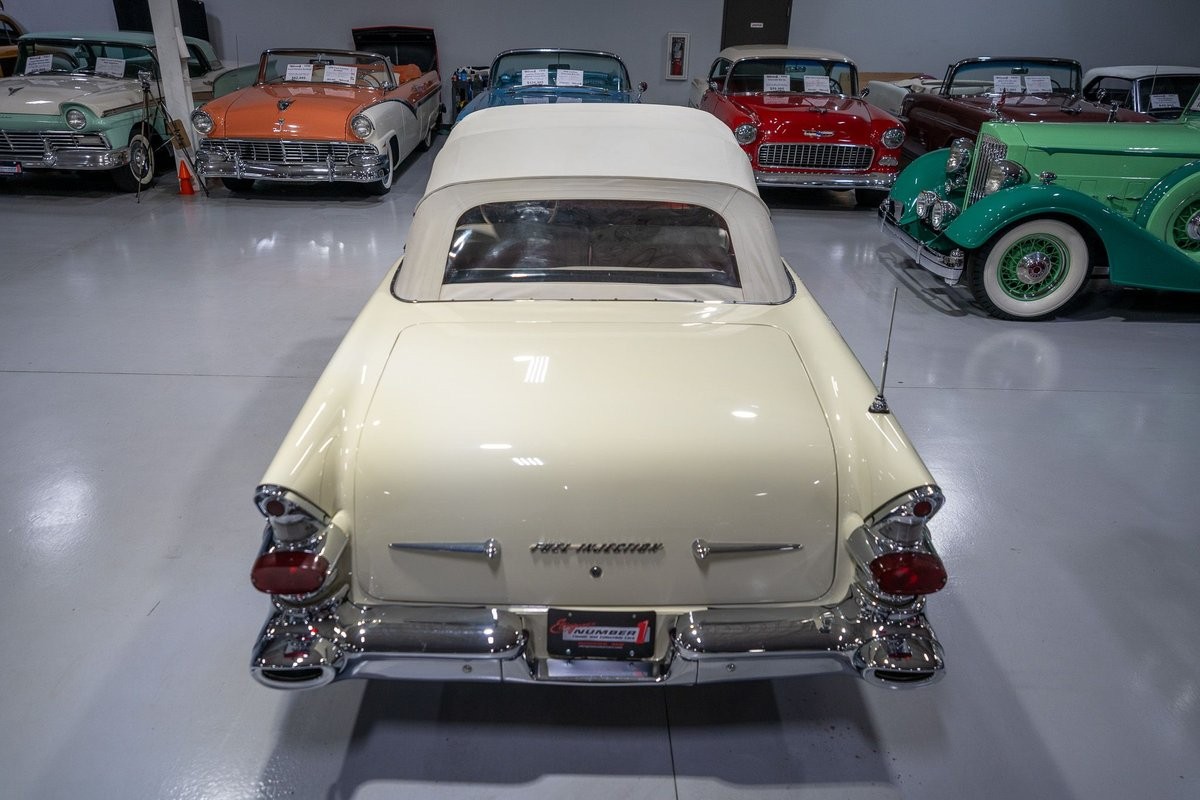 Pontiac-Bonneville-1957-Convertible-17