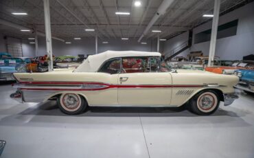 Pontiac-Bonneville-1957-Convertible-31