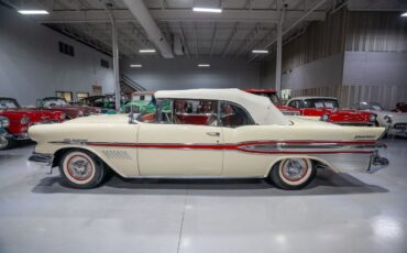 Pontiac-Bonneville-1957-Convertible-35