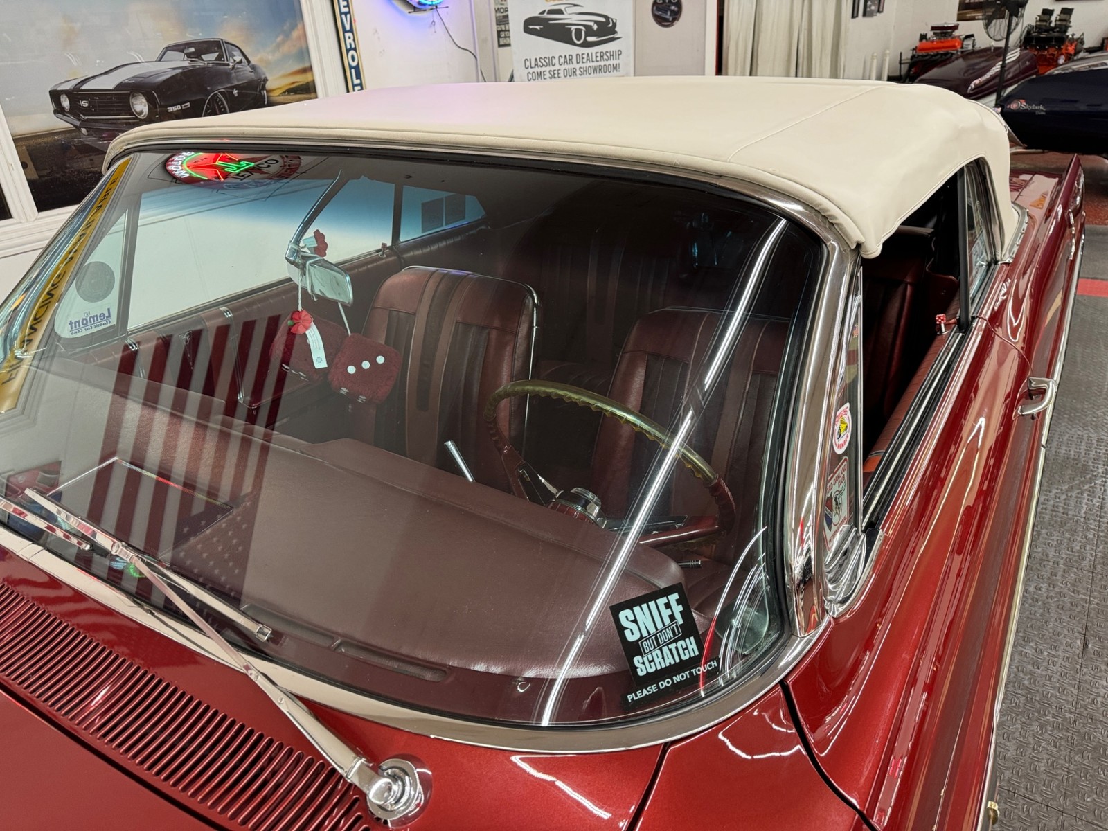 Pontiac-Bonneville-1961-10