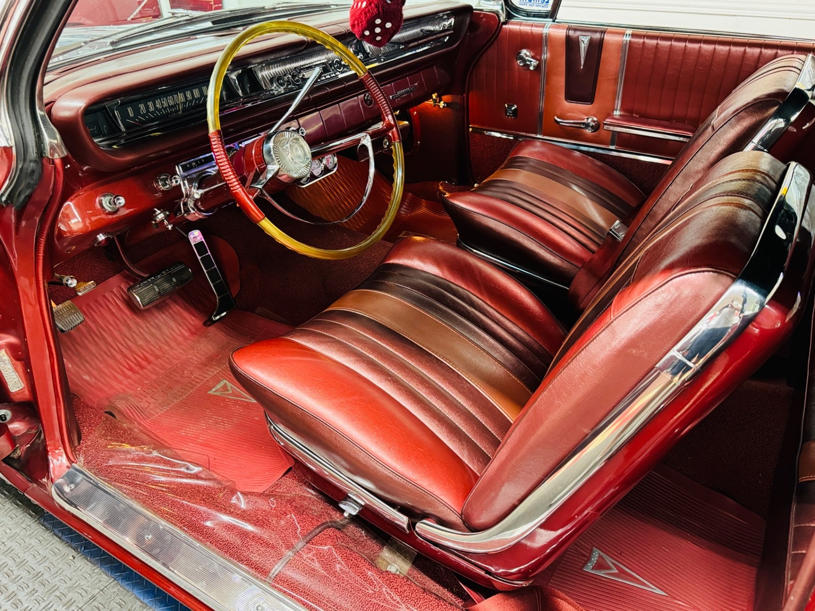 Pontiac-Bonneville-1961-18