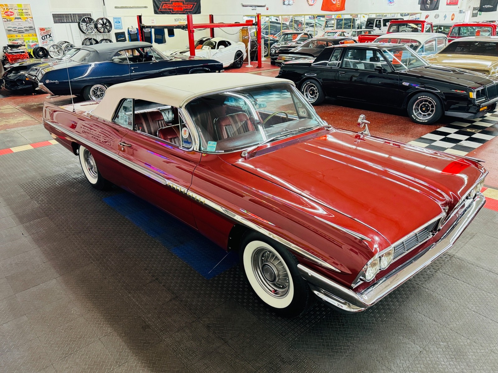 Pontiac-Bonneville-1961-32