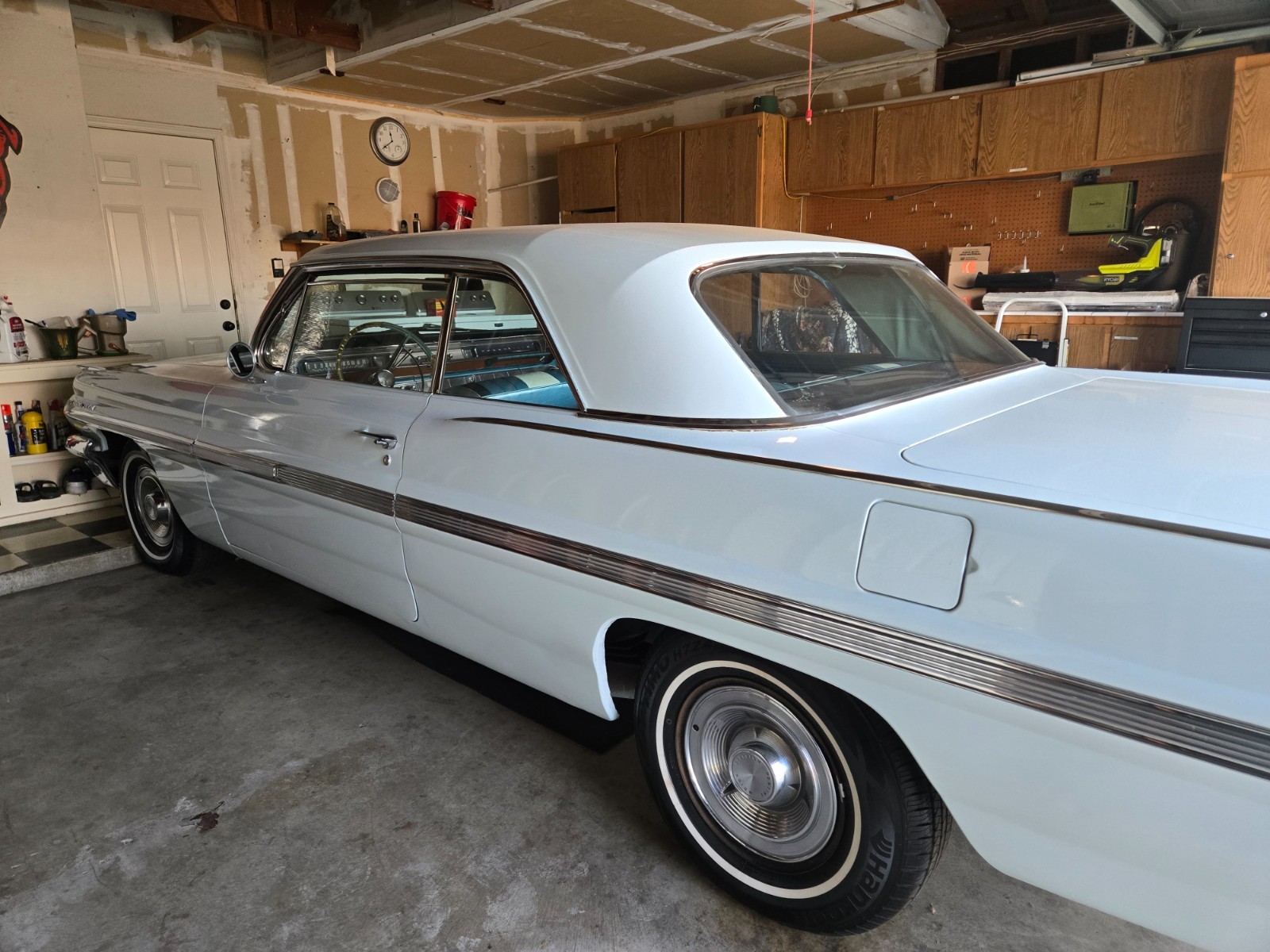 Pontiac-Bonneville-1962-4