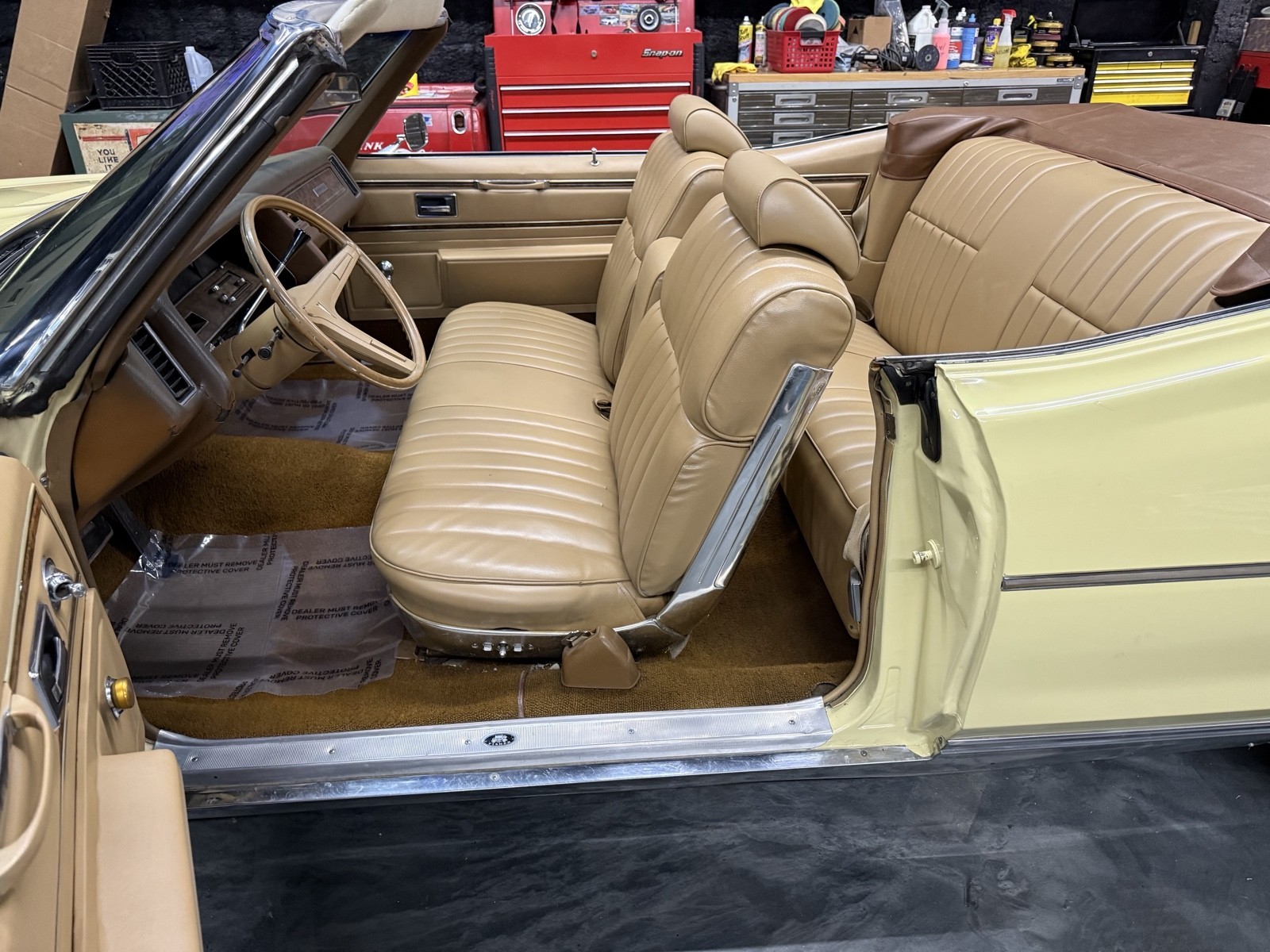 Pontiac-Bonneville-1970-Convertible-31