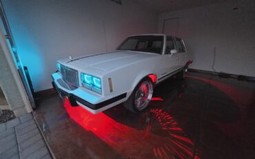 Pontiac-Bonneville-1986-1