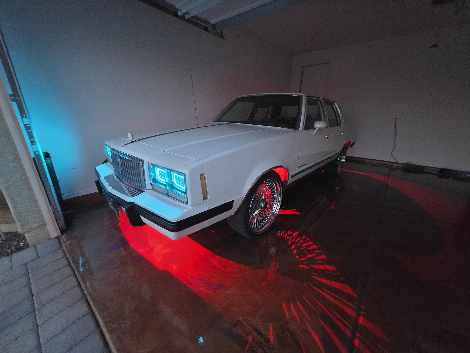 Pontiac-Bonneville-1986-1