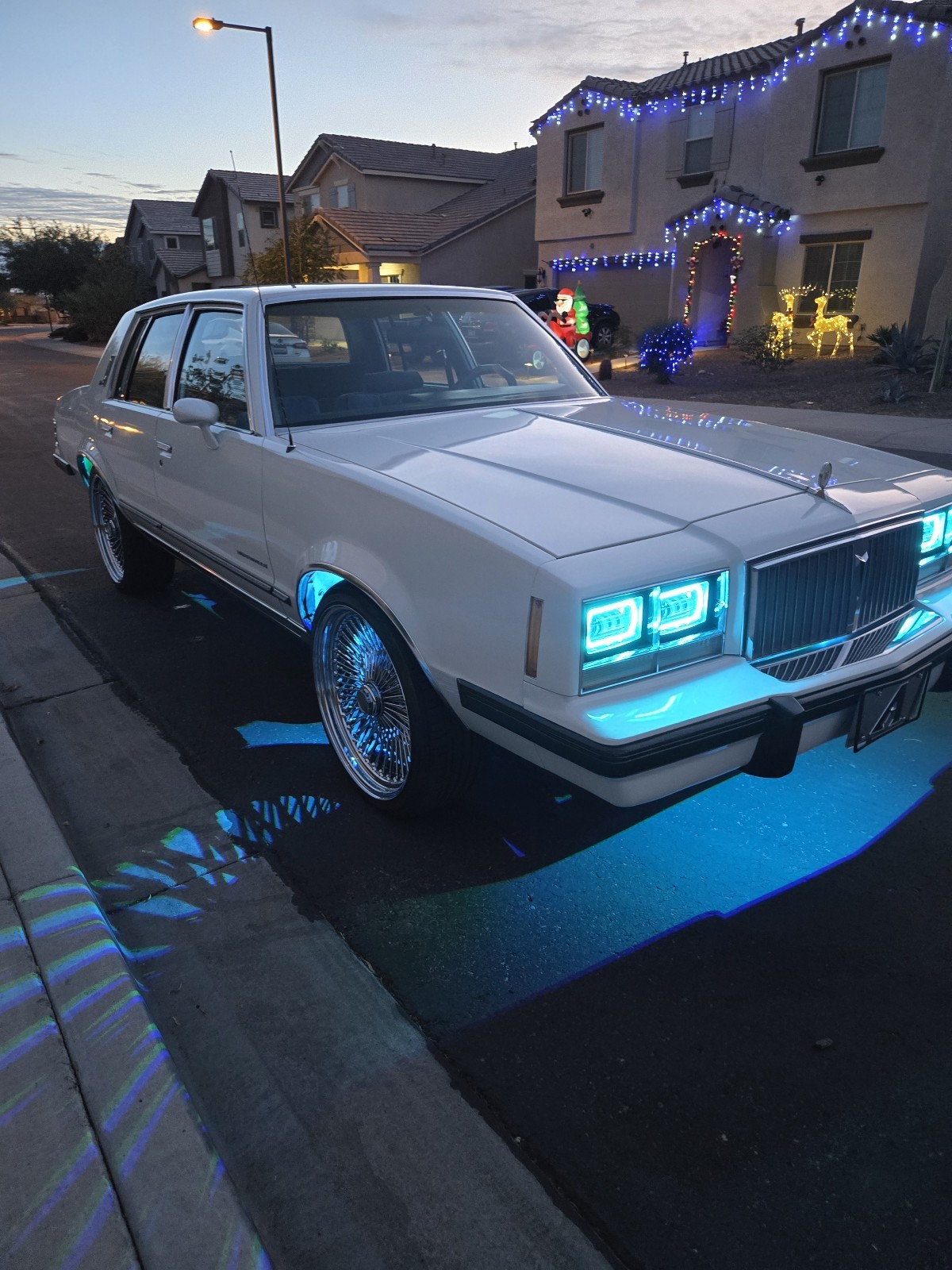 Pontiac-Bonneville-1986-4