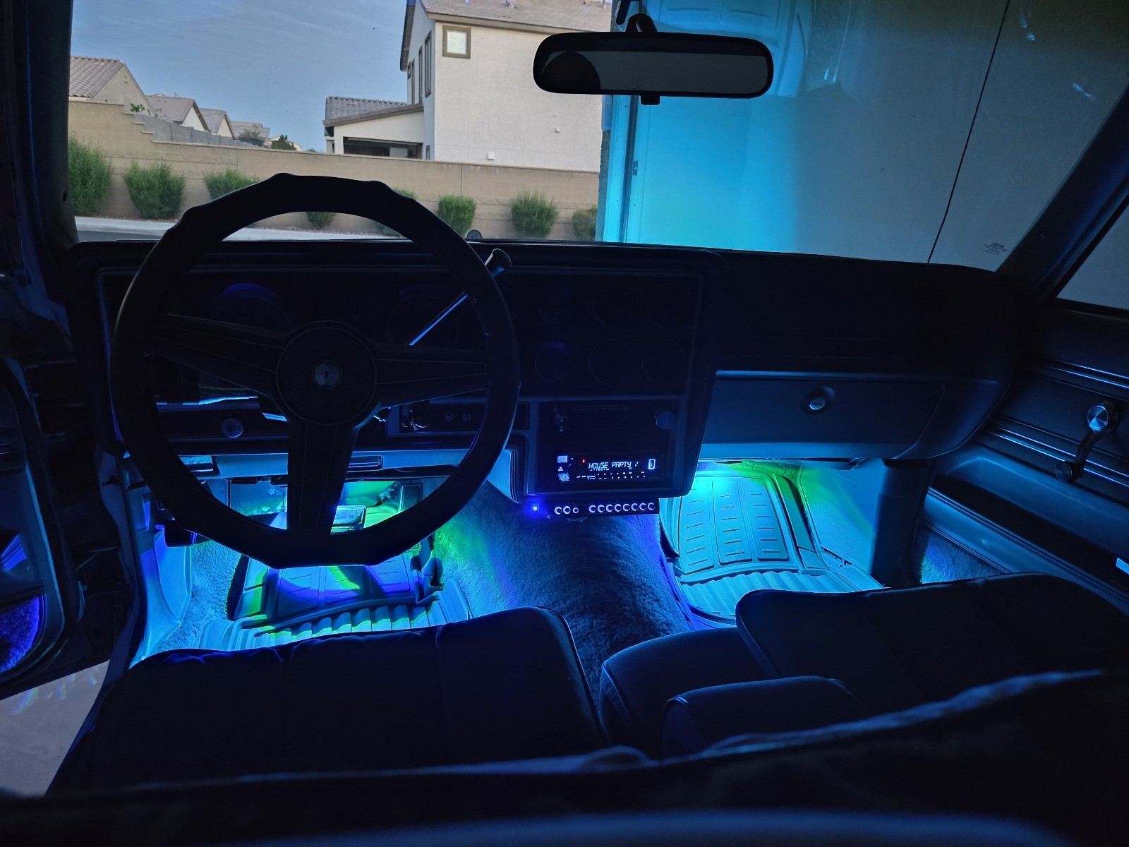 Pontiac-Bonneville-1986-6