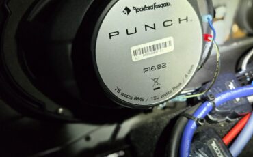 Pontiac-Bonneville-1986-7