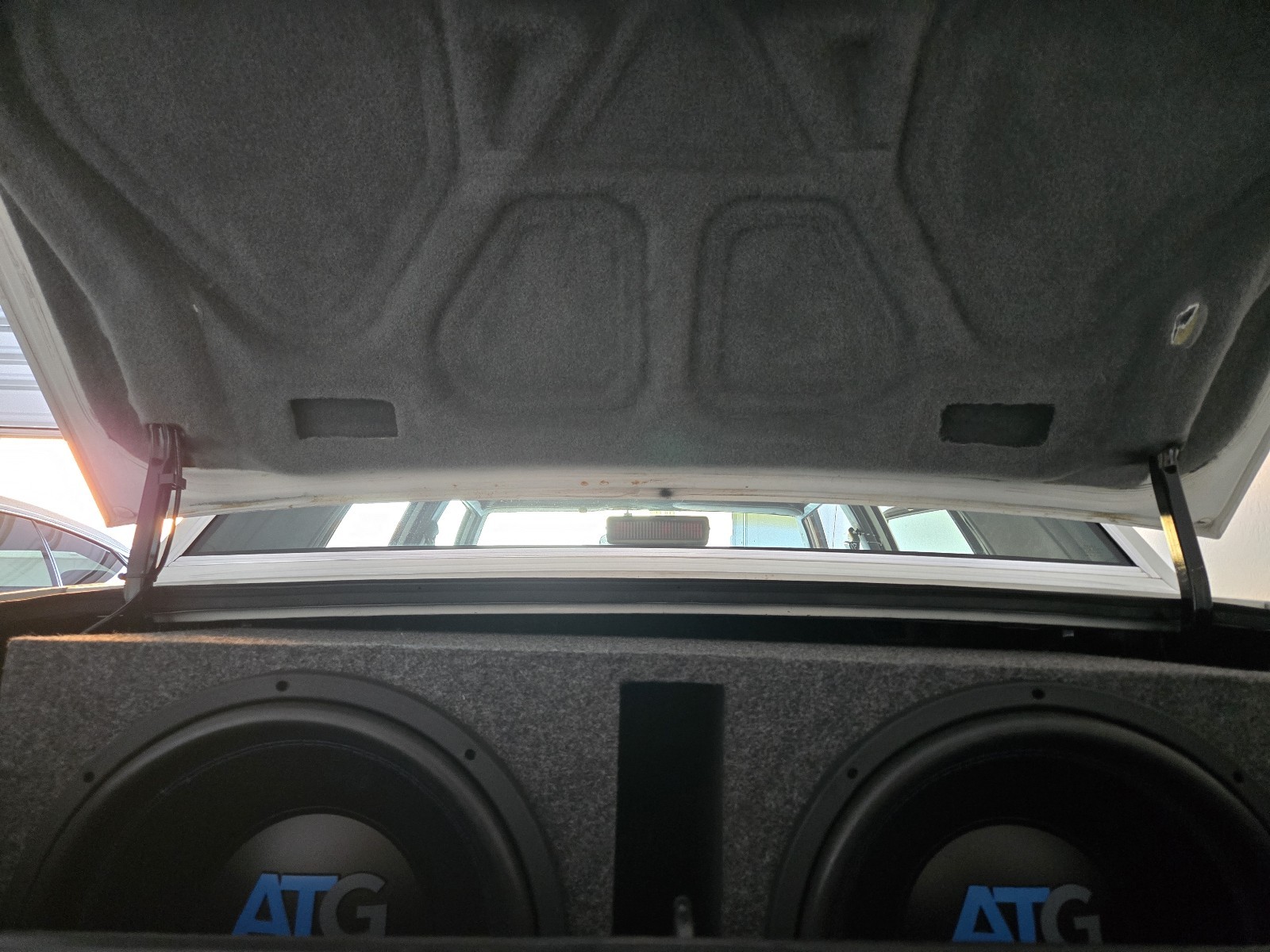 Pontiac-Bonneville-1986-8