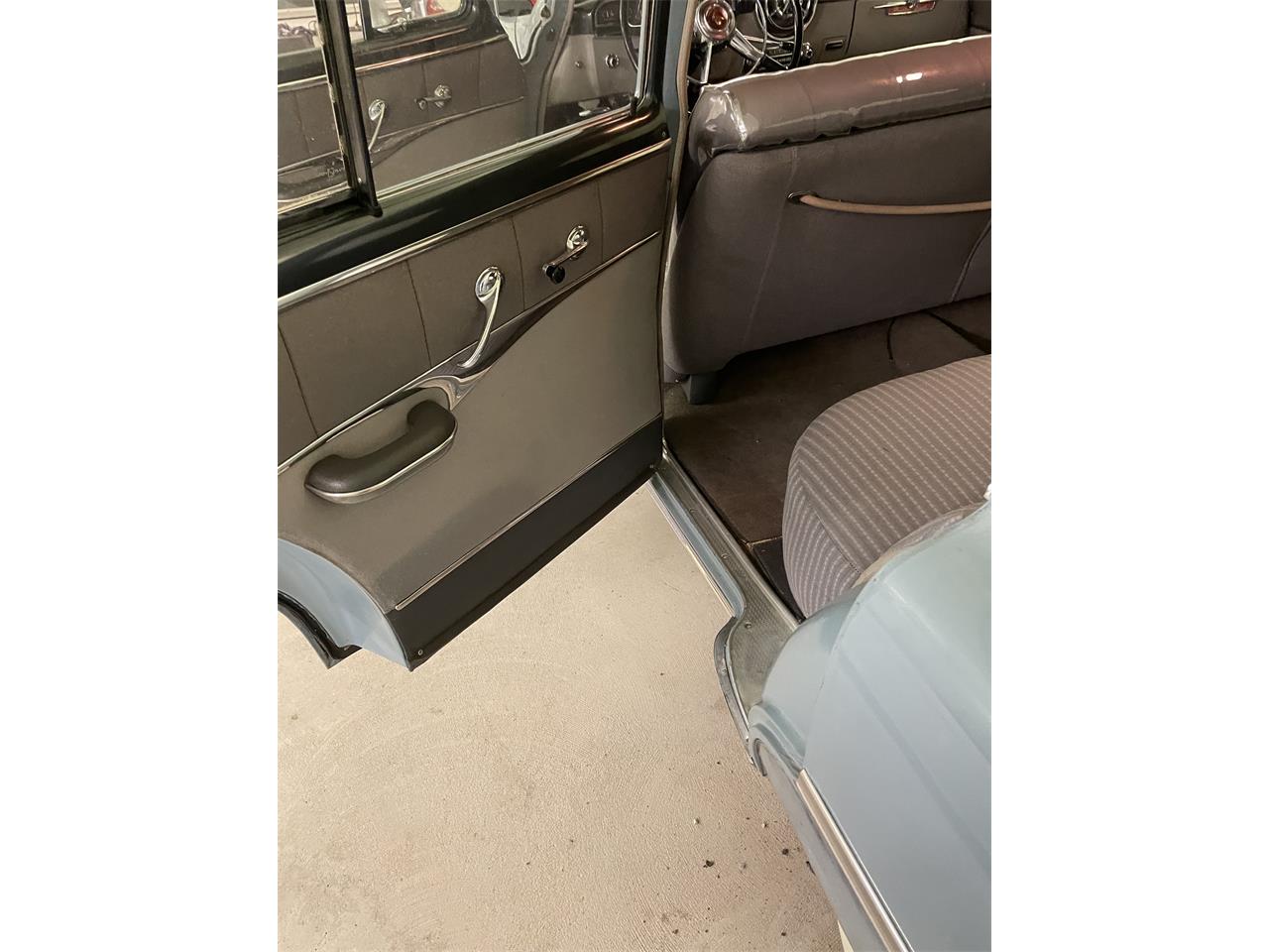 Pontiac-Chieftain-1951-Light-Blue-Gray-66