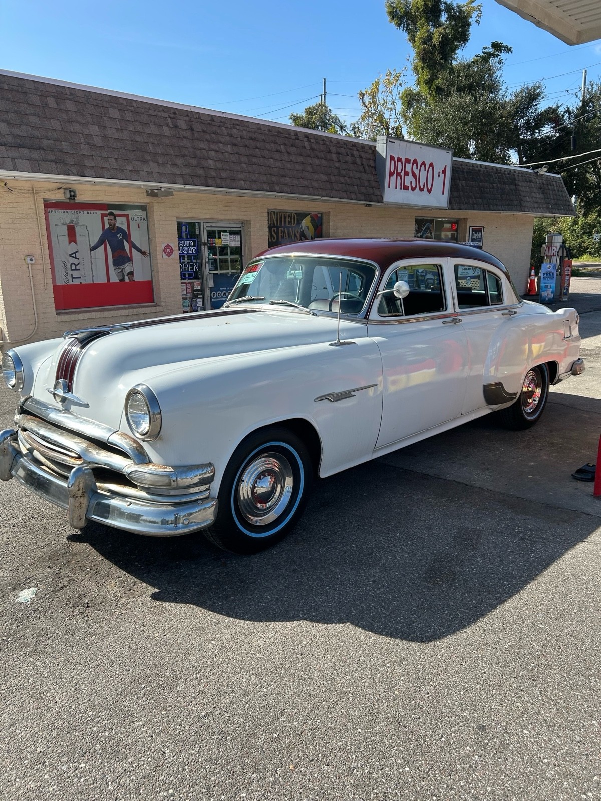 Pontiac-Chieftain-1954-Sedan