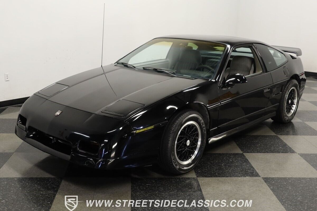 Pontiac-Fiero-1988-Coupe-17