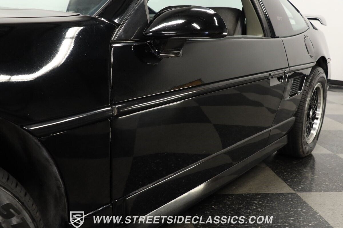 Pontiac-Fiero-1988-Coupe-20