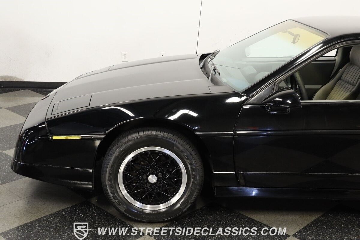 Pontiac-Fiero-1988-Coupe-22