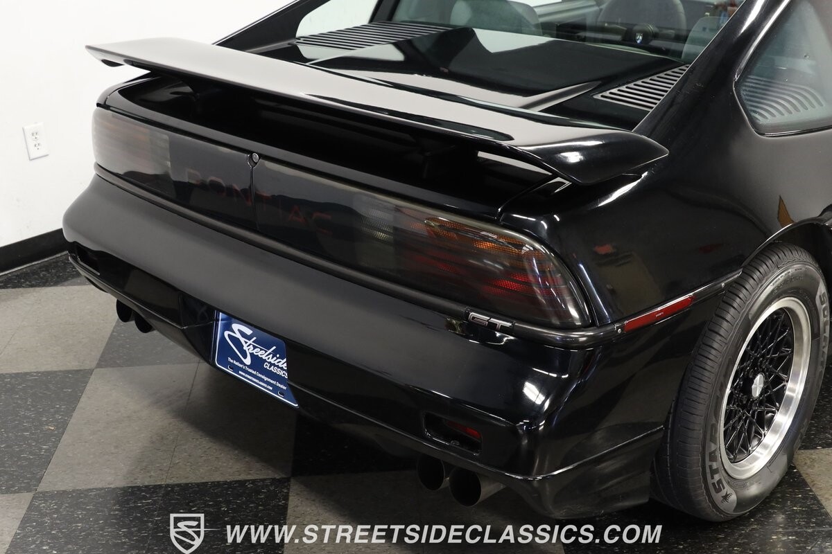 Pontiac-Fiero-1988-Coupe-24