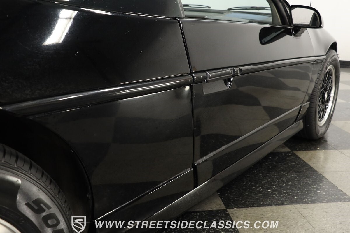 Pontiac-Fiero-1988-Coupe-25