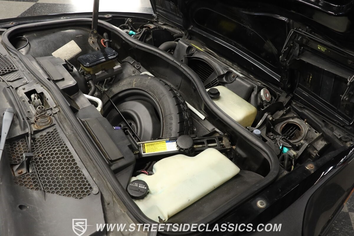 Pontiac-Fiero-1988-Coupe-32