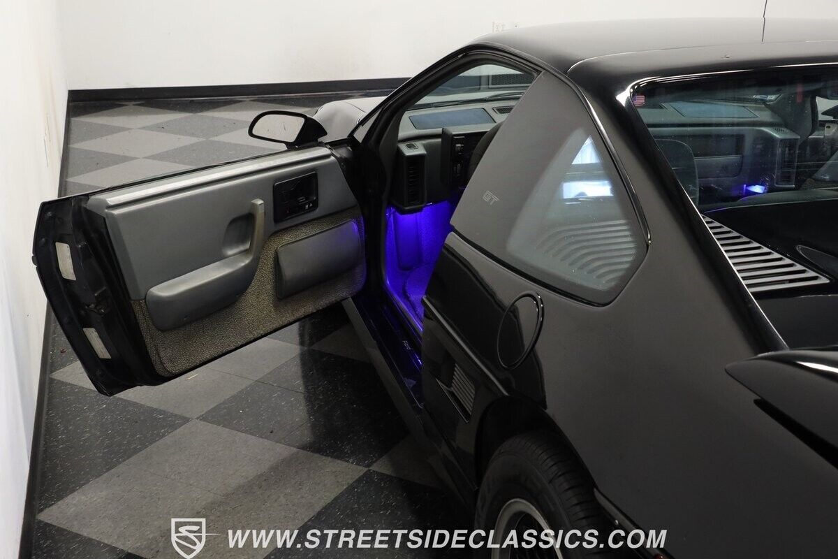 Pontiac-Fiero-1988-Coupe-33