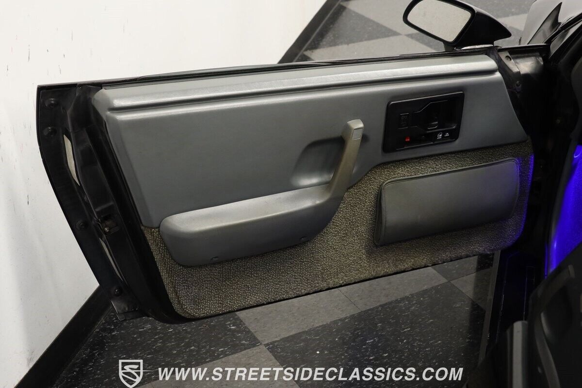 Pontiac-Fiero-1988-Coupe-34