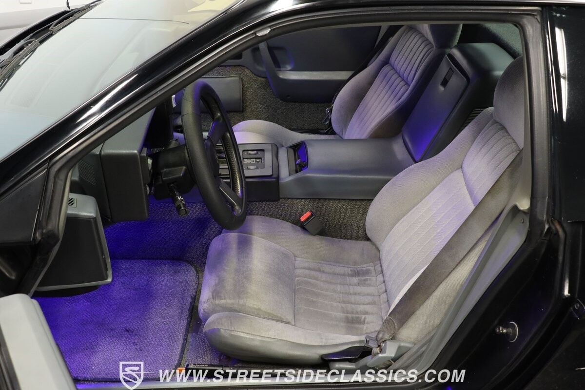 Pontiac-Fiero-1988-Coupe-35