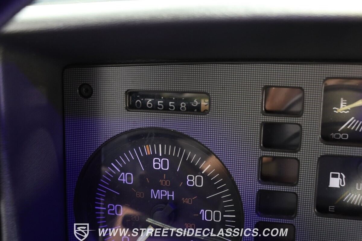 Pontiac-Fiero-1988-Coupe-38