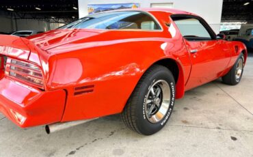 Pontiac-Firebird-1976-Coupe-15
