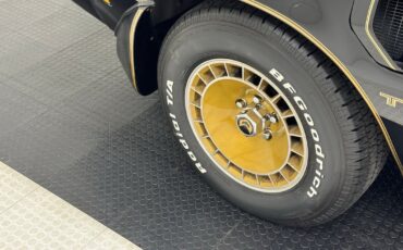 Pontiac-Firebird-1981-Coupe-10