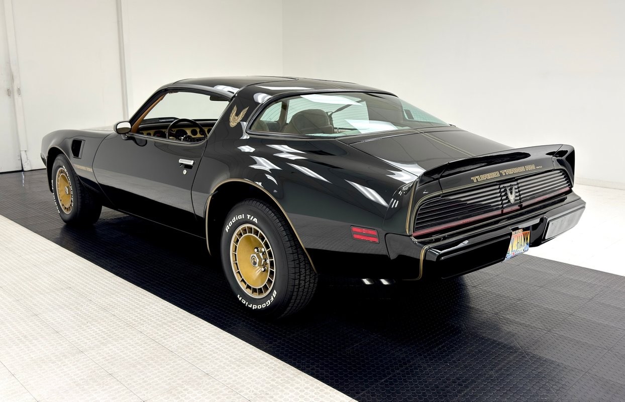 Pontiac-Firebird-1981-Coupe-2