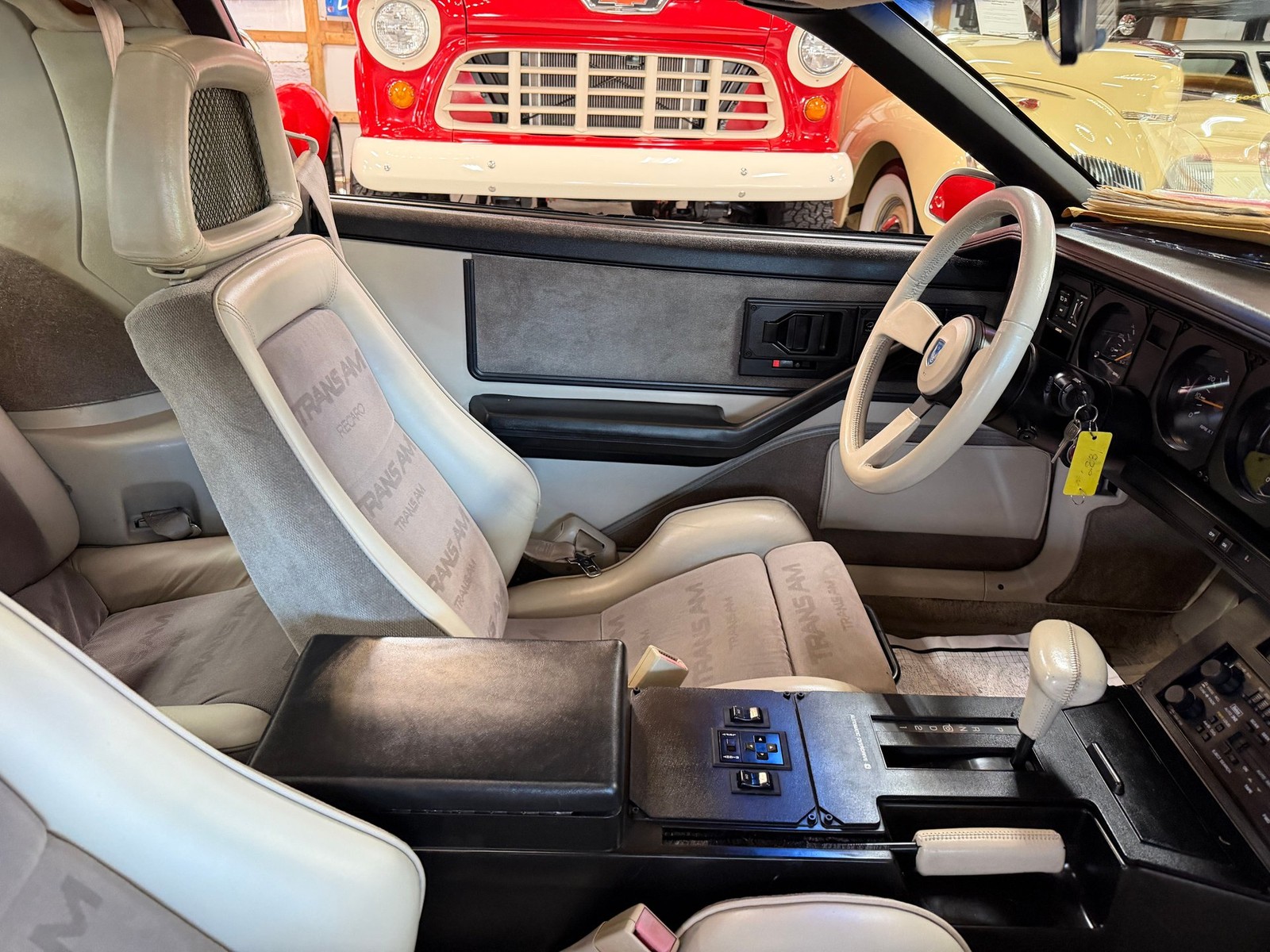 Pontiac-Firebird-1984-Coupe-10