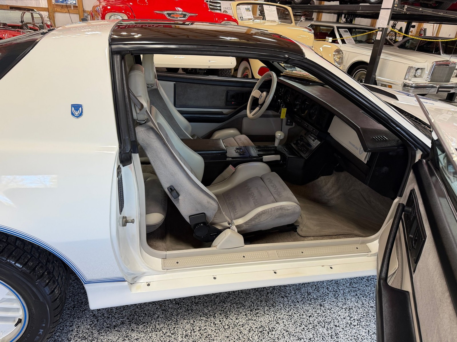 Pontiac-Firebird-1984-Coupe-12