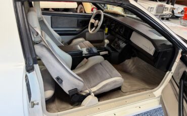 Pontiac-Firebird-1984-Coupe-13