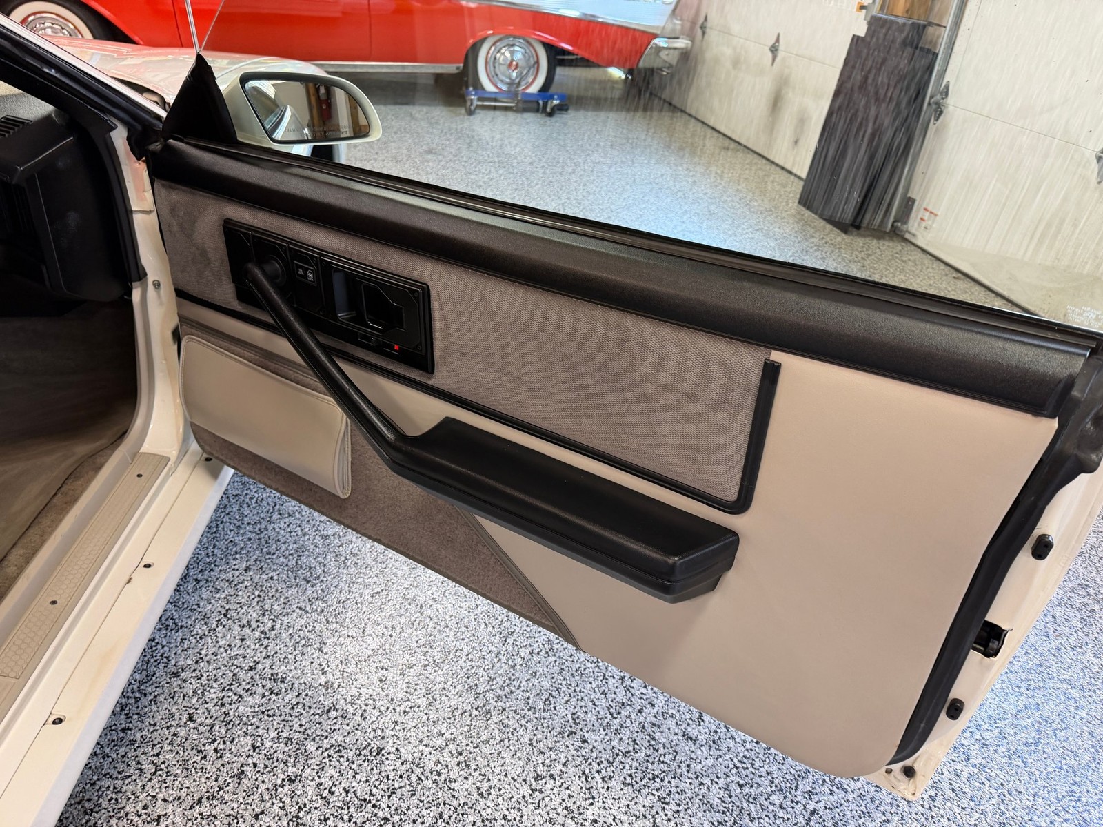 Pontiac-Firebird-1984-Coupe-14