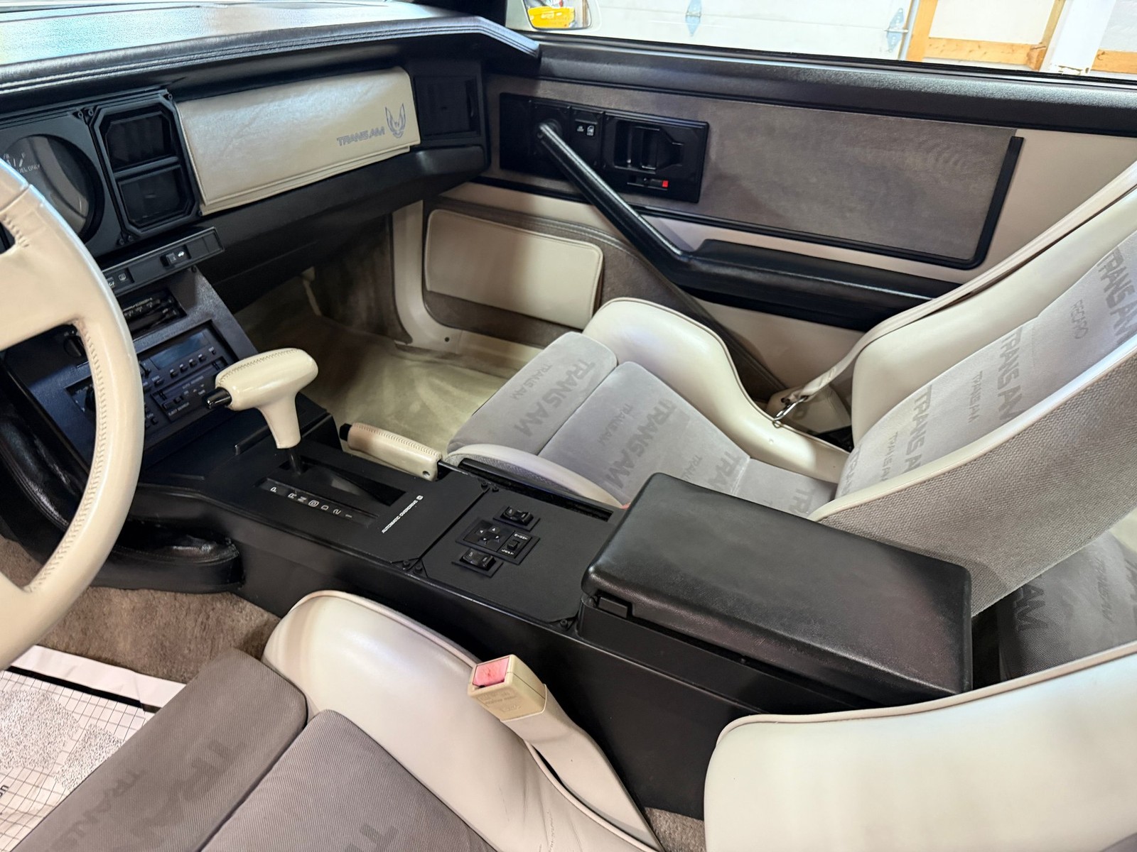 Pontiac-Firebird-1984-Coupe-15