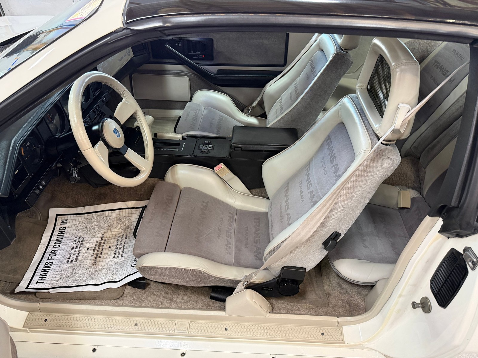 Pontiac-Firebird-1984-Coupe-17