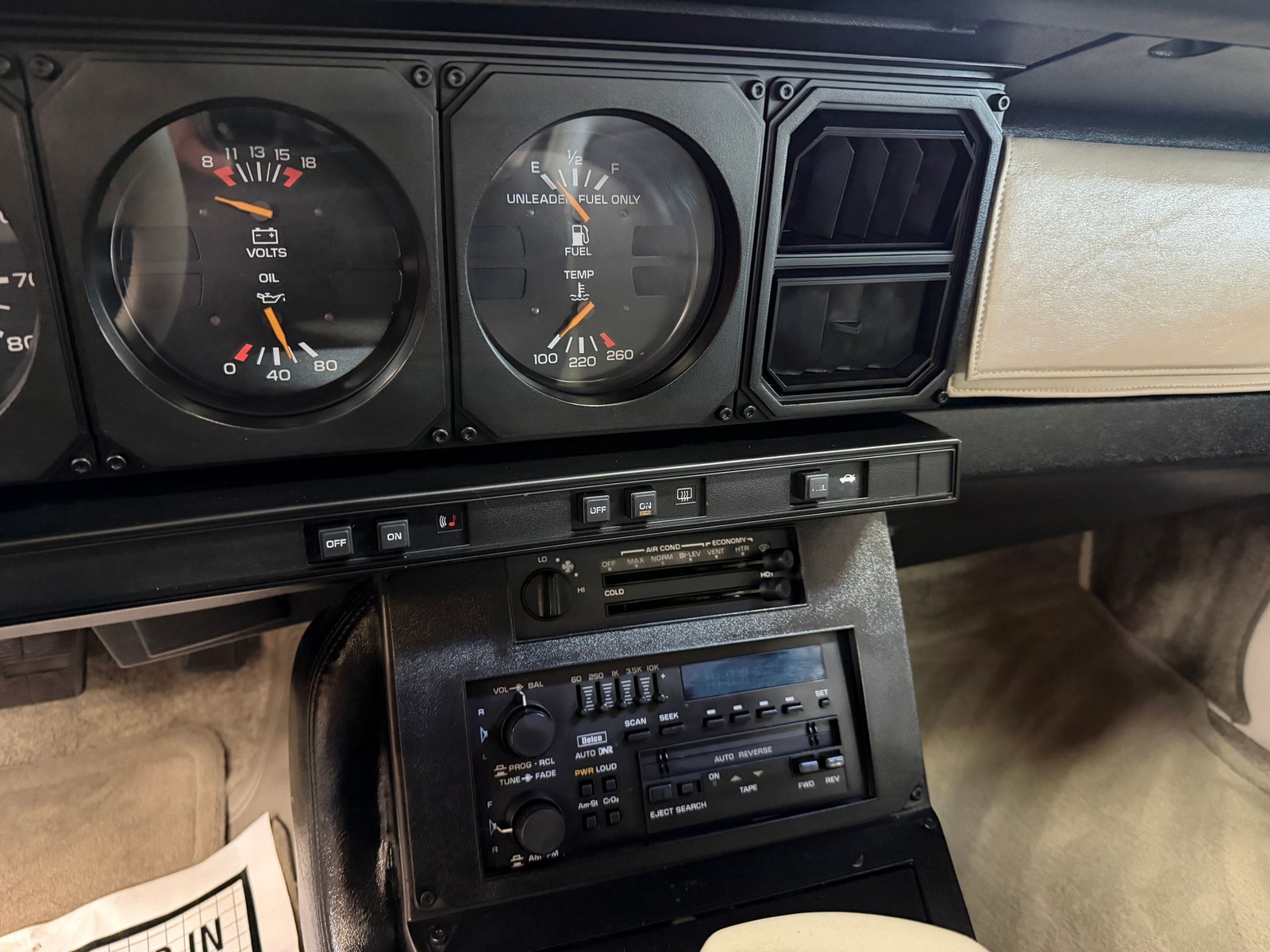 Pontiac-Firebird-1984-Coupe-19