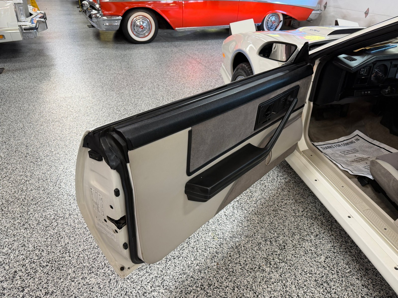 Pontiac-Firebird-1984-Coupe-21