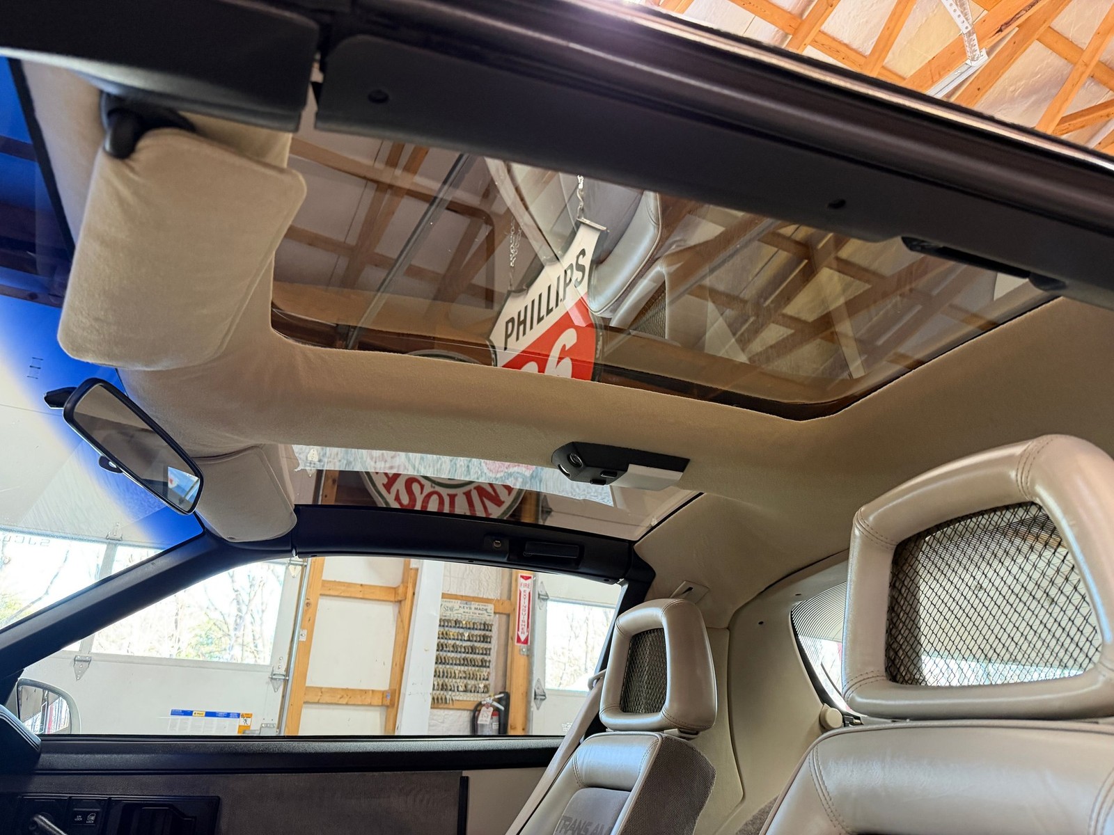 Pontiac-Firebird-1984-Coupe-23