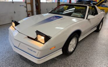 Pontiac-Firebird-1984-Coupe-24
